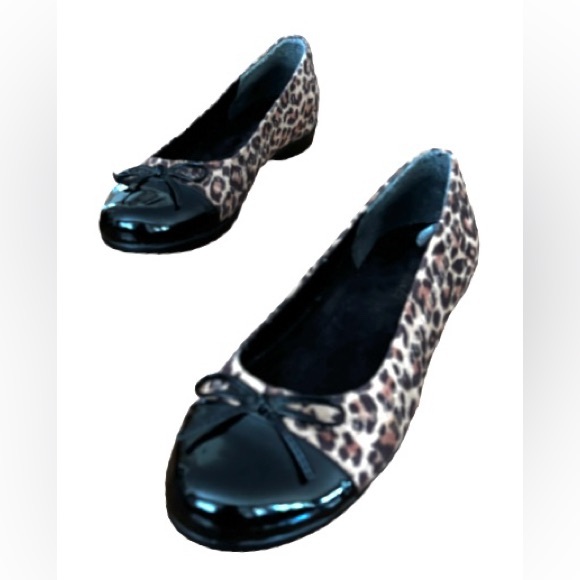 AEROSOLES leopard & blk patent ballet flats SZ 9.5 preppy animal print old money - Picture 1 of 9